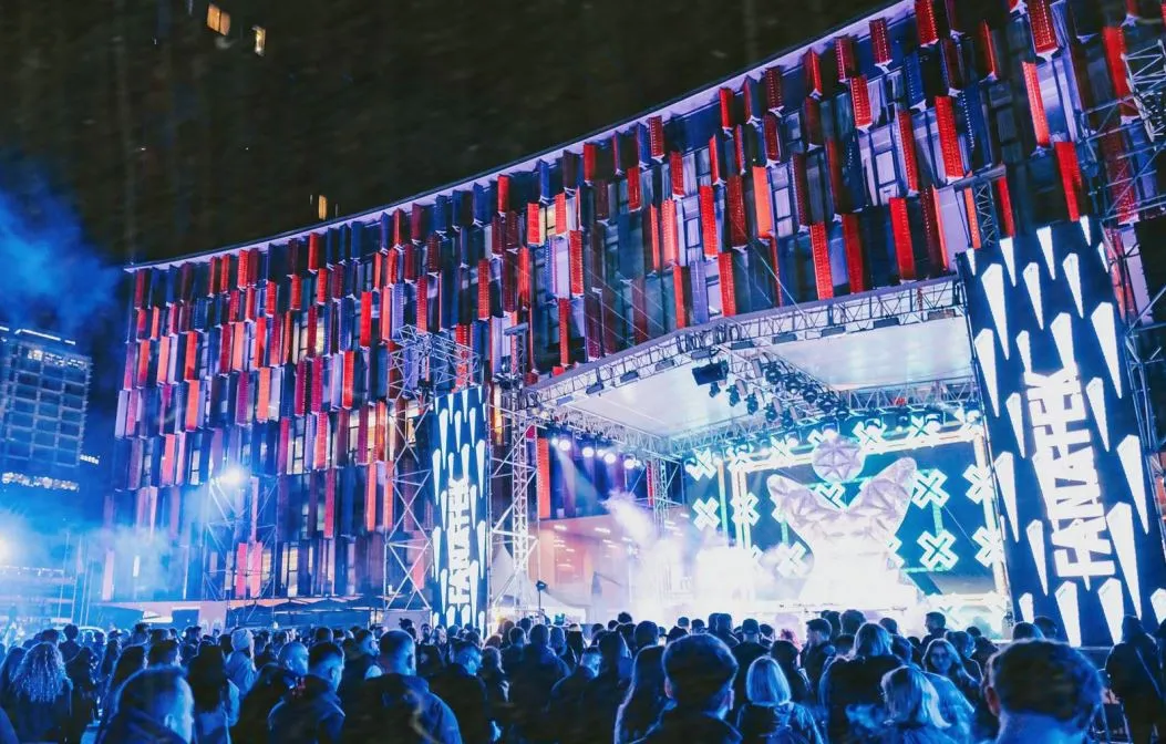 Muse-X Event Atmosphere showing crowd and lights